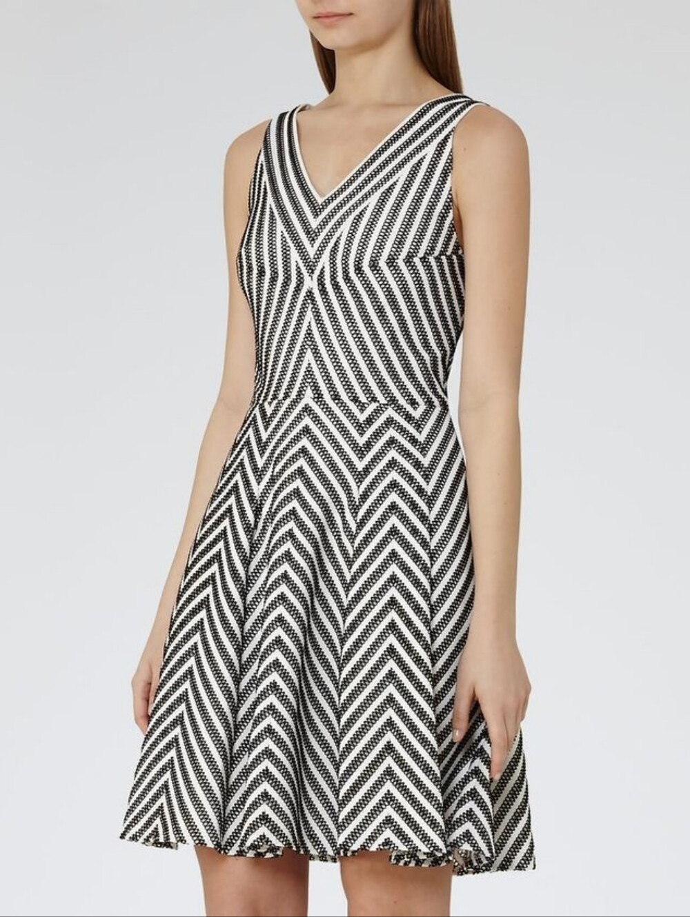 Reiss Beverly Chevron Stripe Dress Black White Fit & Flare Pockets Size 2 Retro